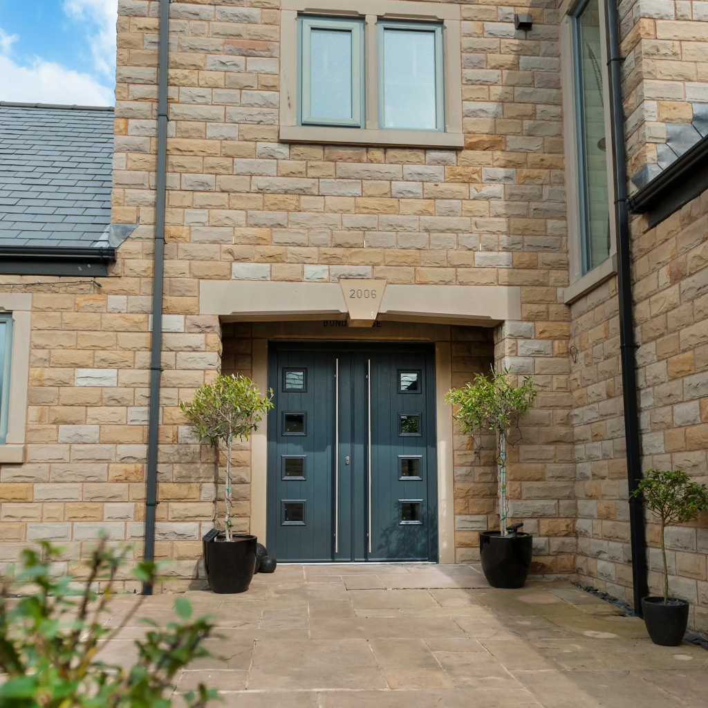 Solidor Flint Square Composite Traditional Door In Forest Green Image